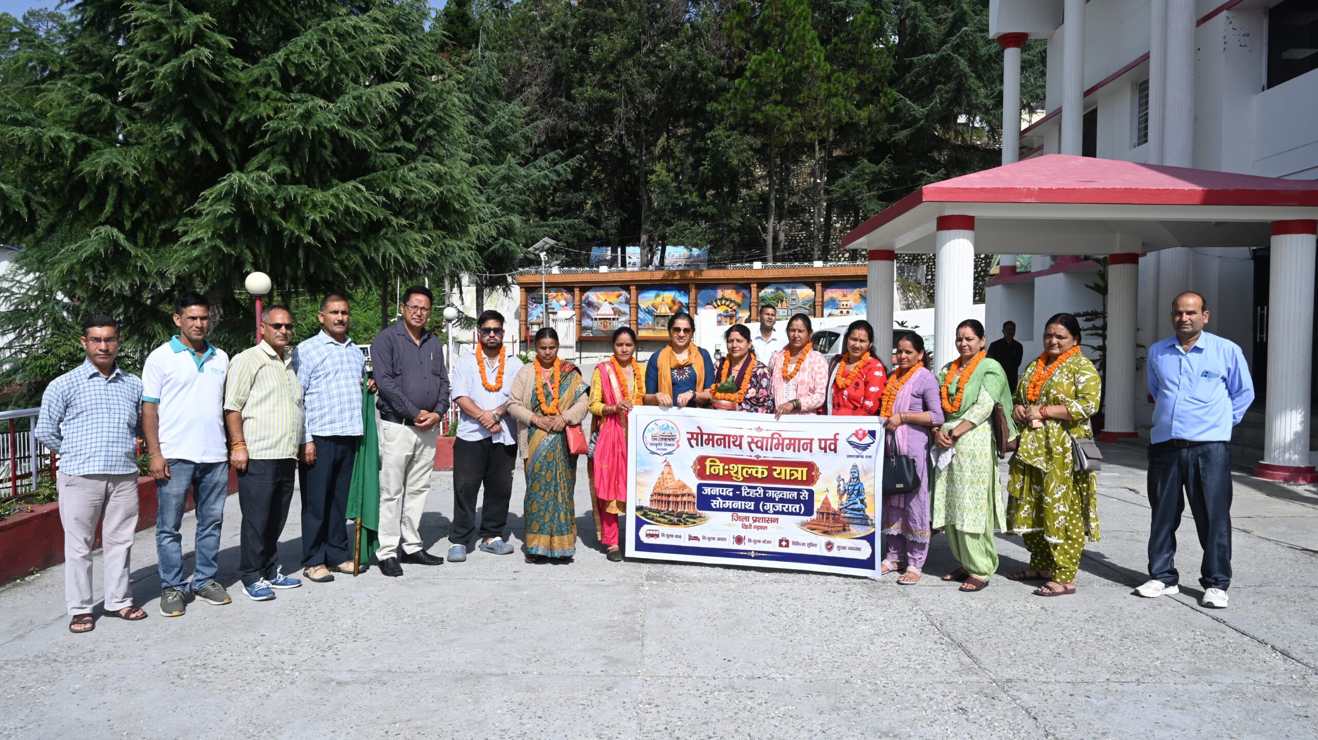 टिहरी: ‘सोमनाथ स्वाभिमान पर्व’ के लिए 40 सदस्यीय दल रवाना, डीएम ने दिखाई हरी झंडी
